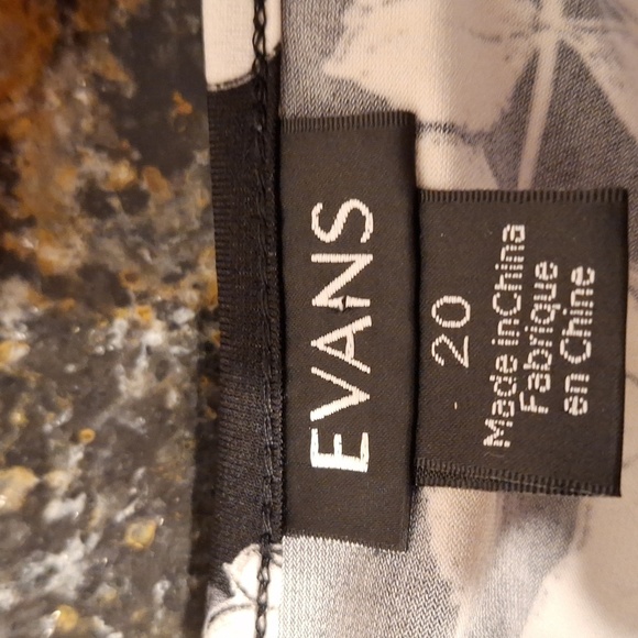 B womens Evans floral short sleeve stretch plus size top 20 - Picture 3 of 4